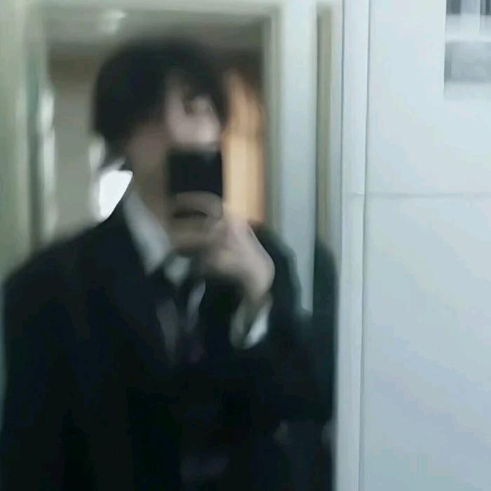 黑猫喵呜😾