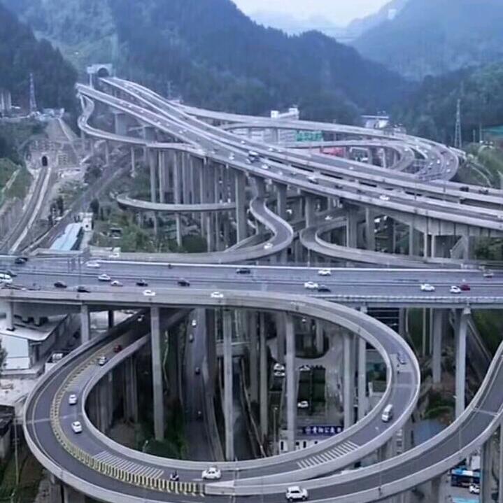 '(*◑∇◑)☞☜(◐∇◐*)