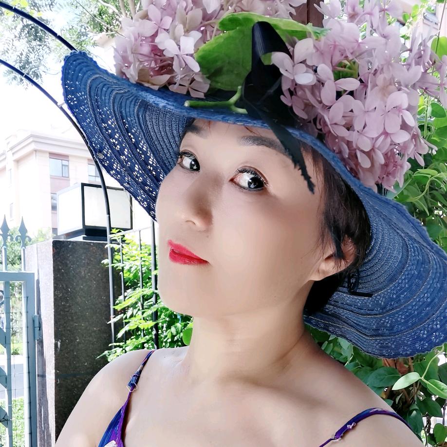 知画小姐姐（一楼小院鲜花店）