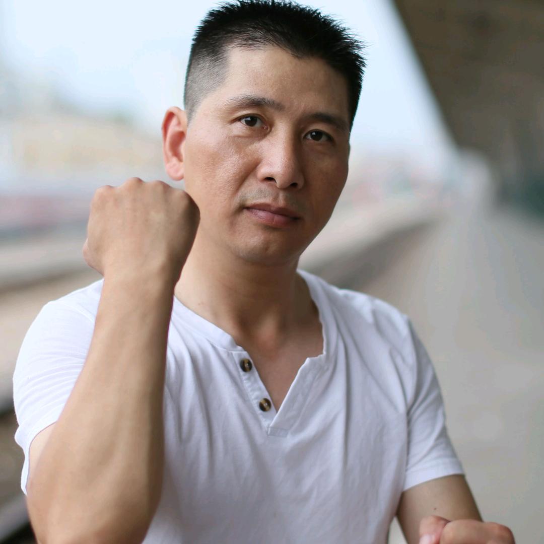 谢山洪（光棍征婚中，，，职业歌手，音乐人