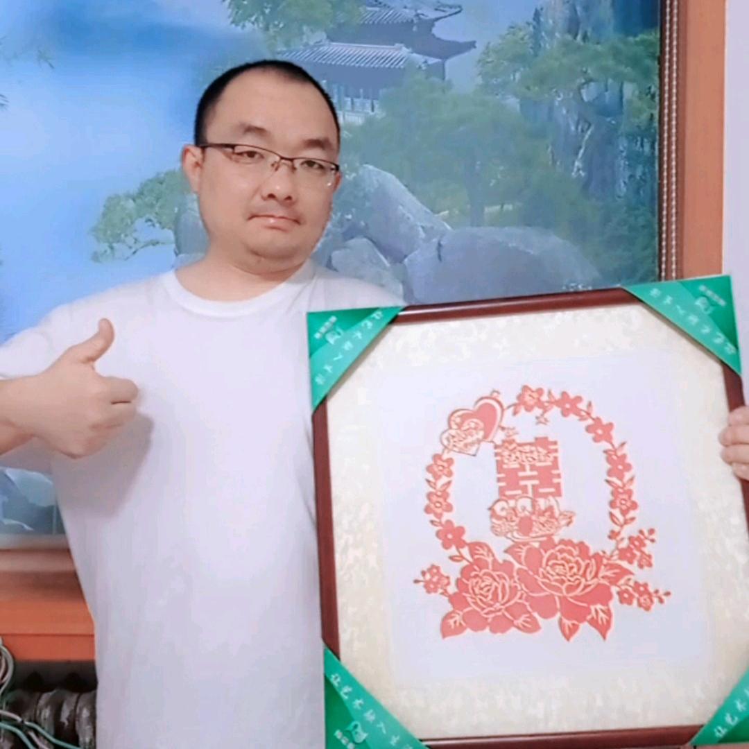 剪纸闯天下(聋哑人)
