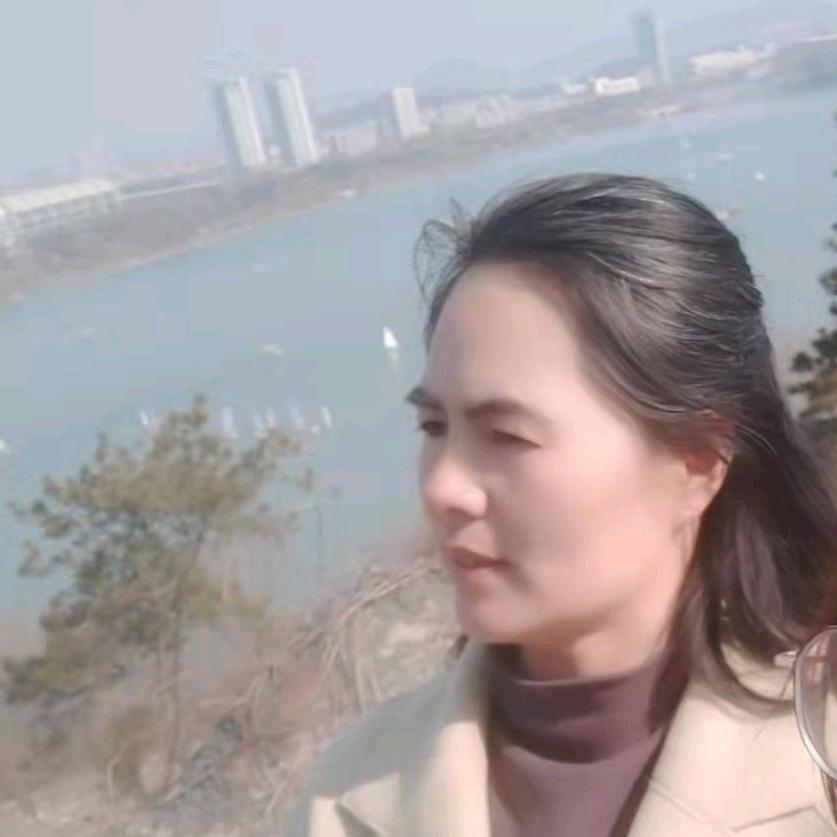 单身一姐守护三宝。