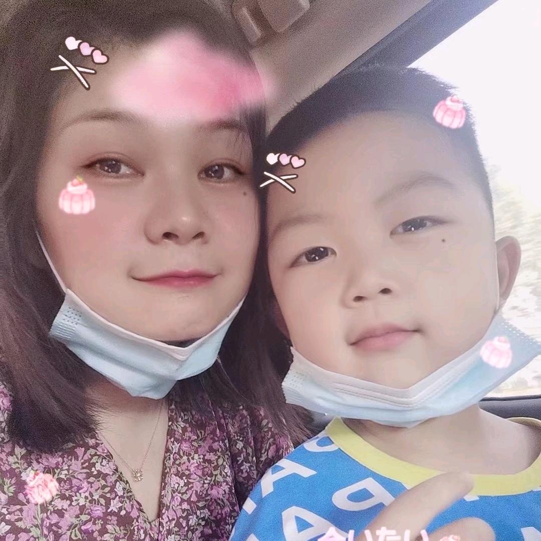 摆摊的壮壮妈妈