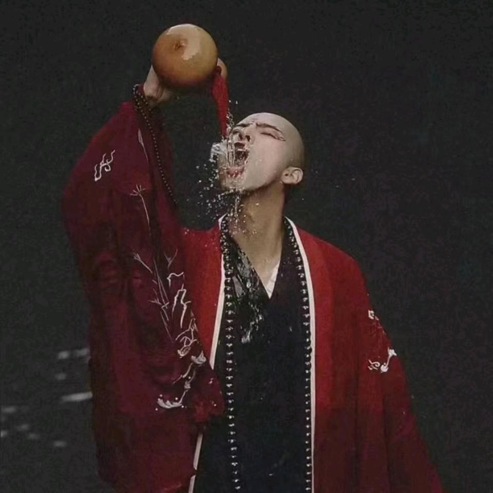 不许人间见白头