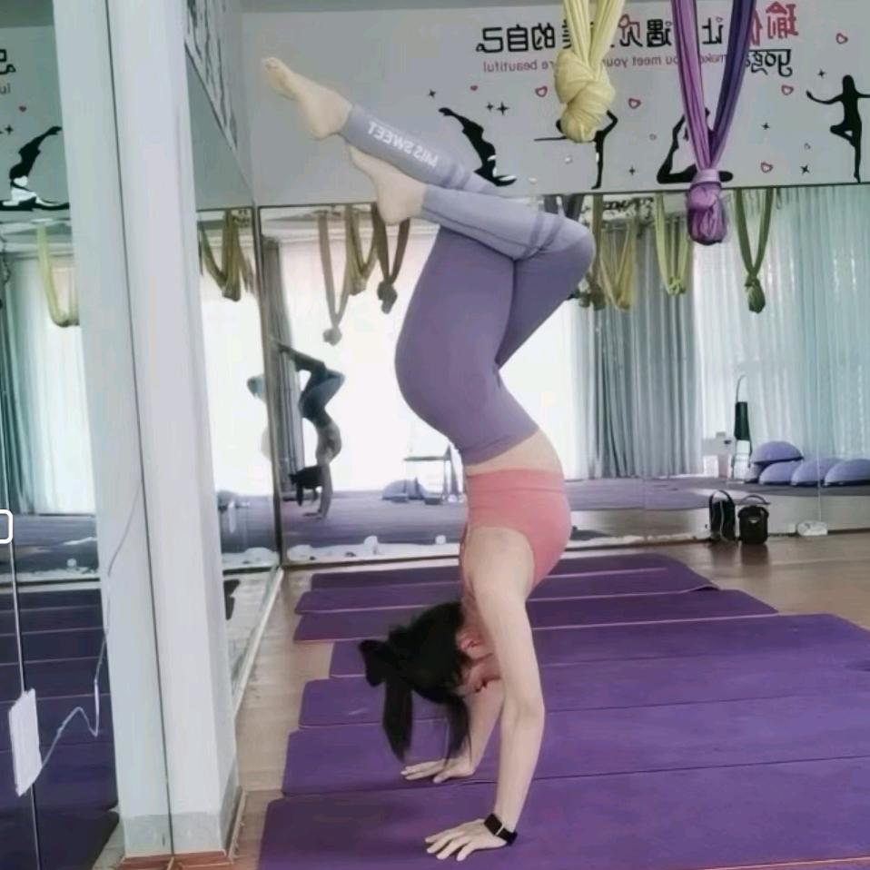 倾城瑜伽