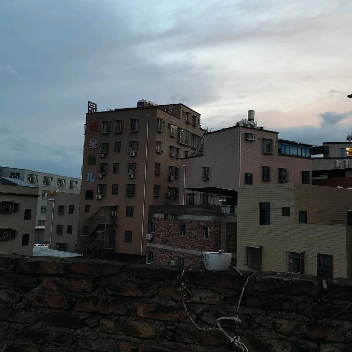 柔朗。。∧⺁。1\-丶