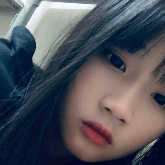苗族女孩