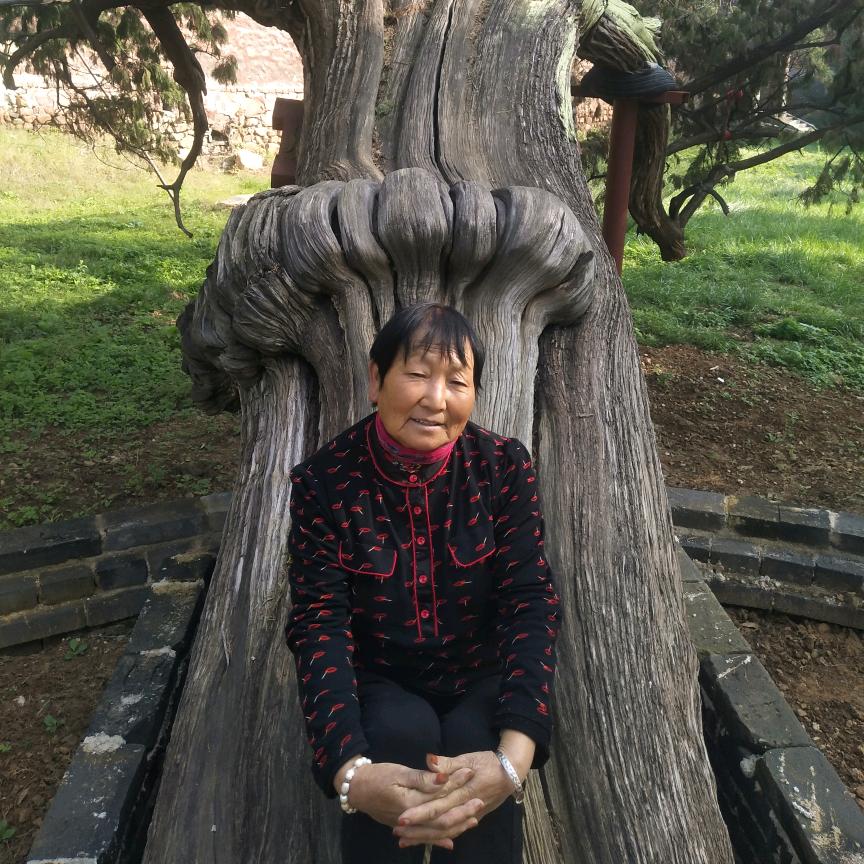 农村大姐爱唱戏