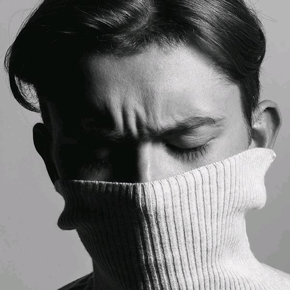 ，。