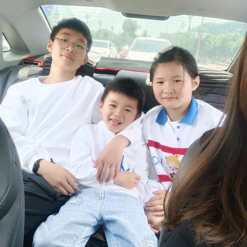 (◕ᴗ◕✿)小李(ლ(´ ❥ `ლ)