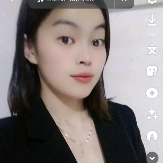 面带微笑心流泪