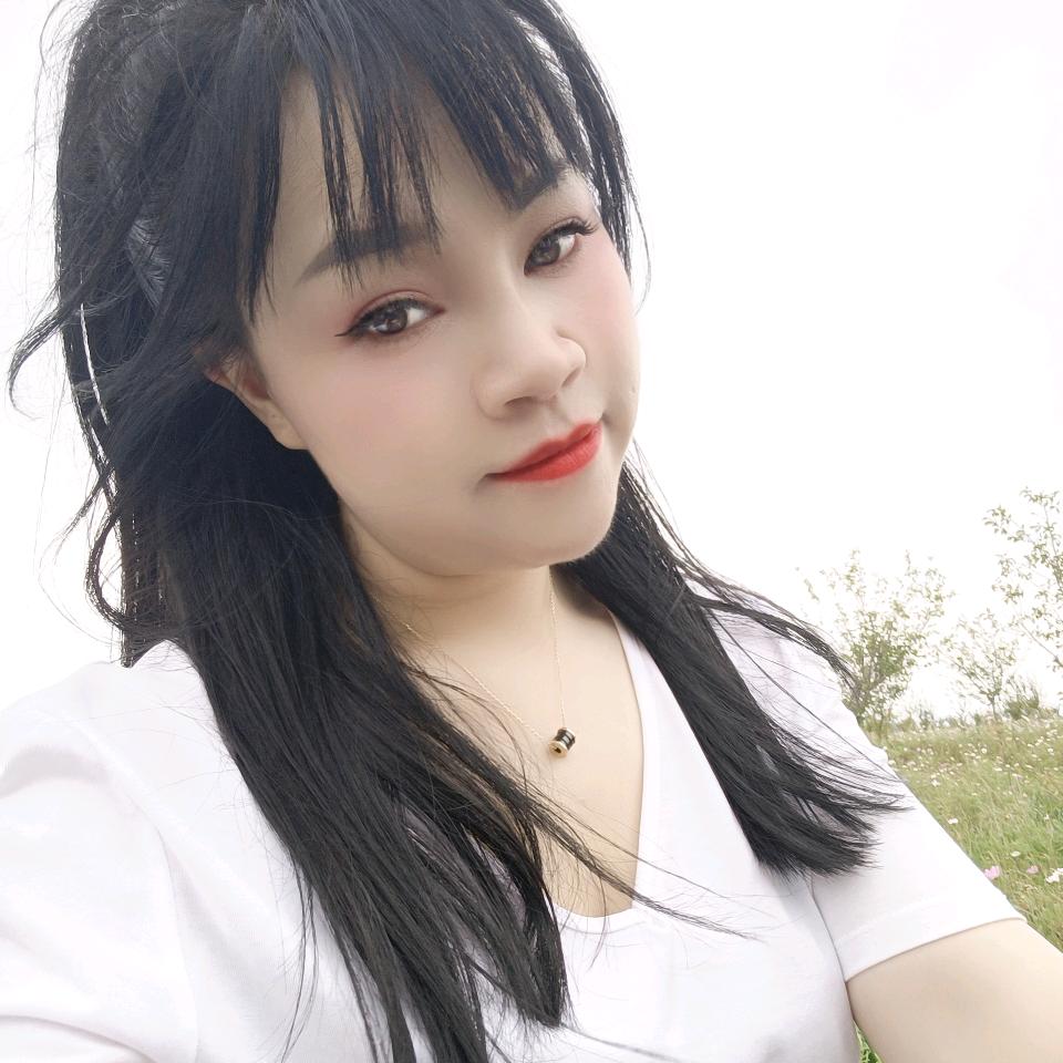卡卡女装小姐姐