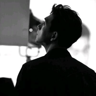 王也。