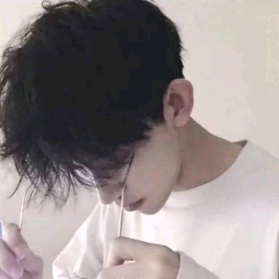 何小生