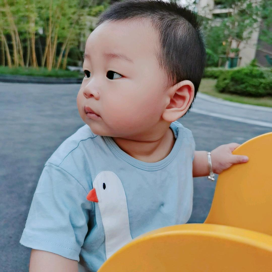 👨‍👩‍👦调皮捣蛋小布布🥳