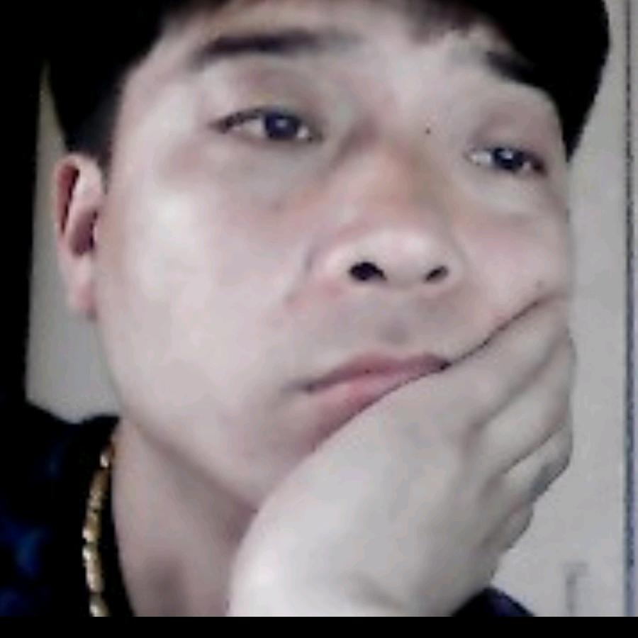 坐在墙头等红xlng