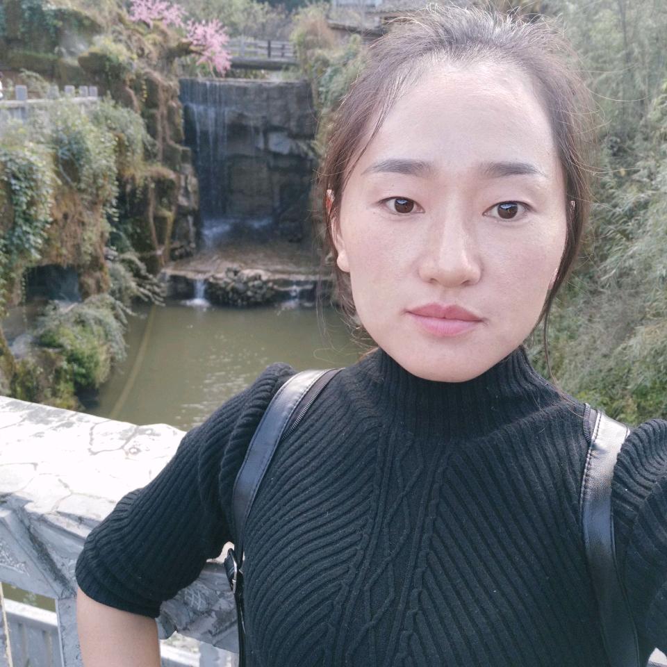 辉（卖水果的小姐姐）