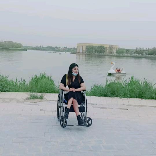美宝在努力中（轮椅姑娘）