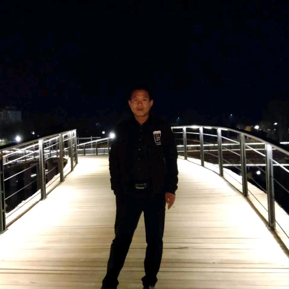 奋斗中的年轻人