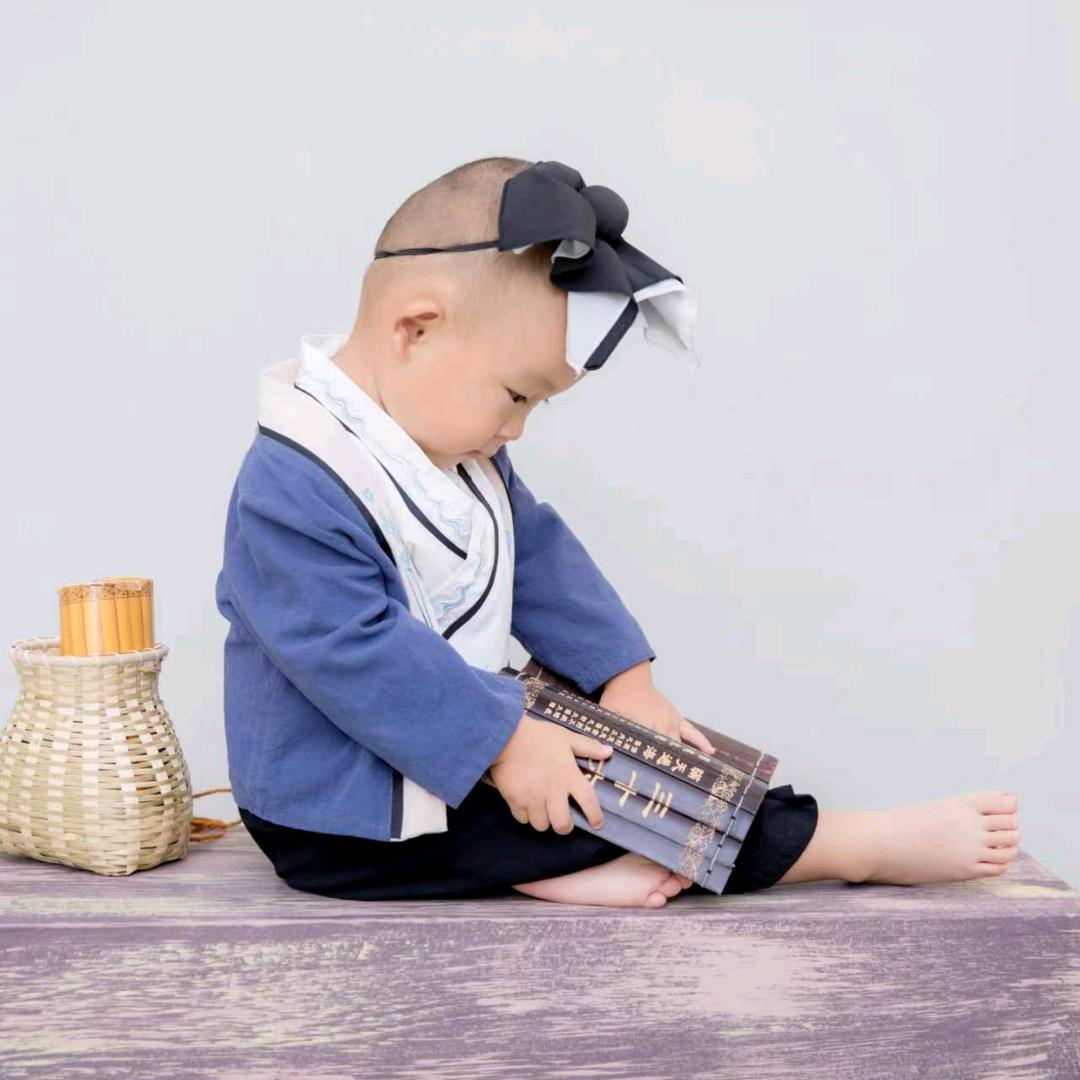 D、小时候可帅了