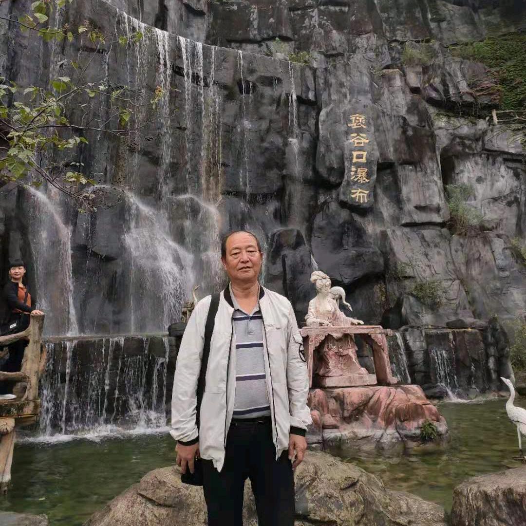 老梁：