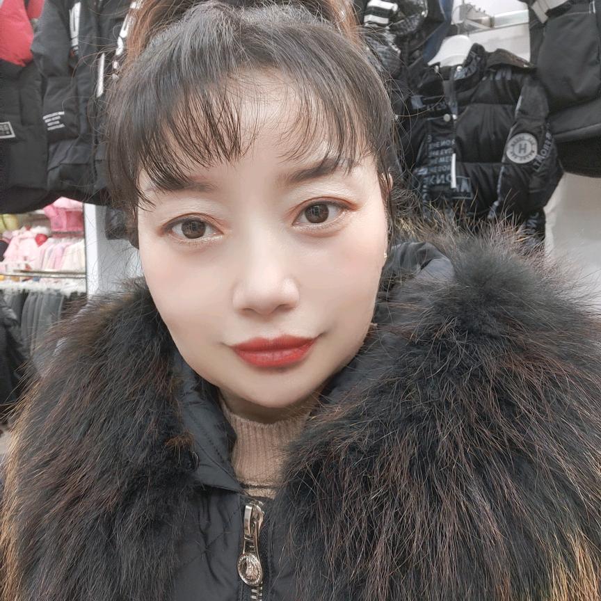 崇阳紫晶城大米熊童装店，靓魅女装店！