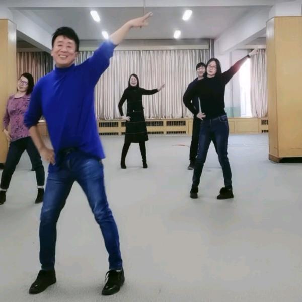 张哈吉（64年的龙）
