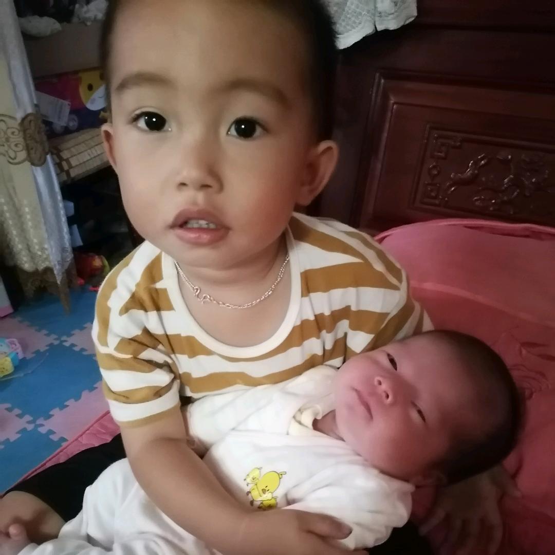 我的俩个宝贝。