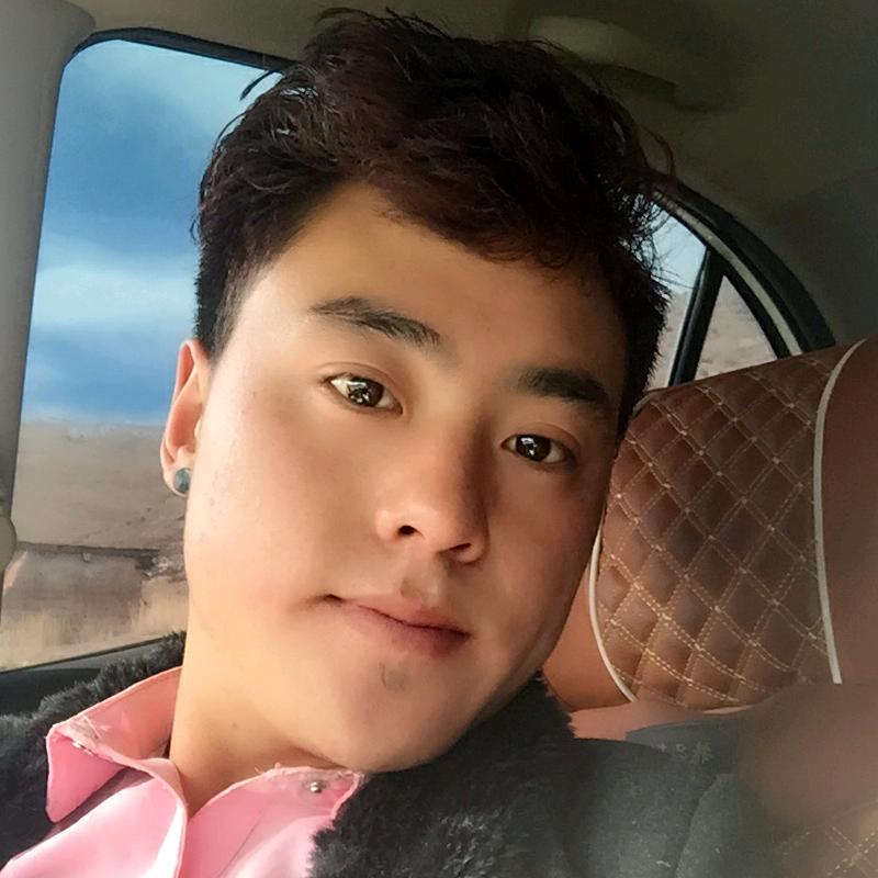 ࿐康巴男子。