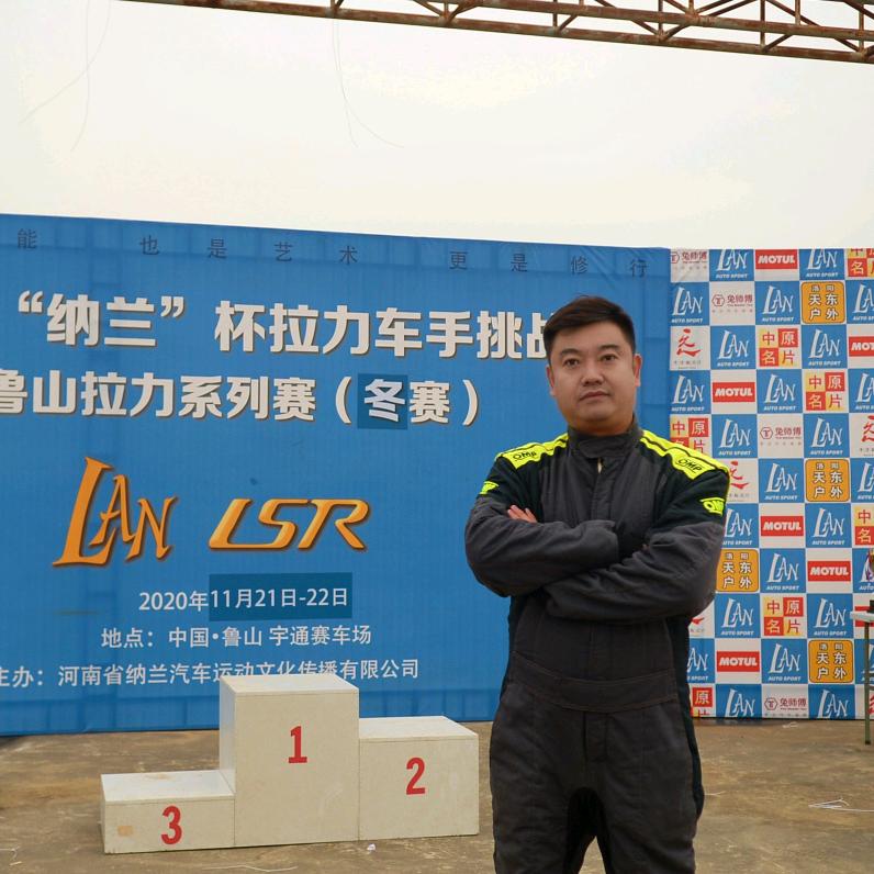 赛车手狼哥