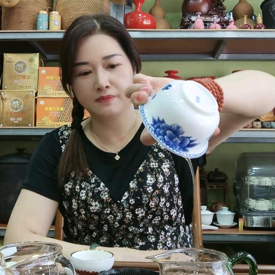 森记六堡农家茶行蓉蓉