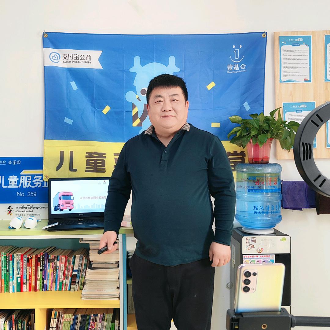 泾川阳光义工史龙