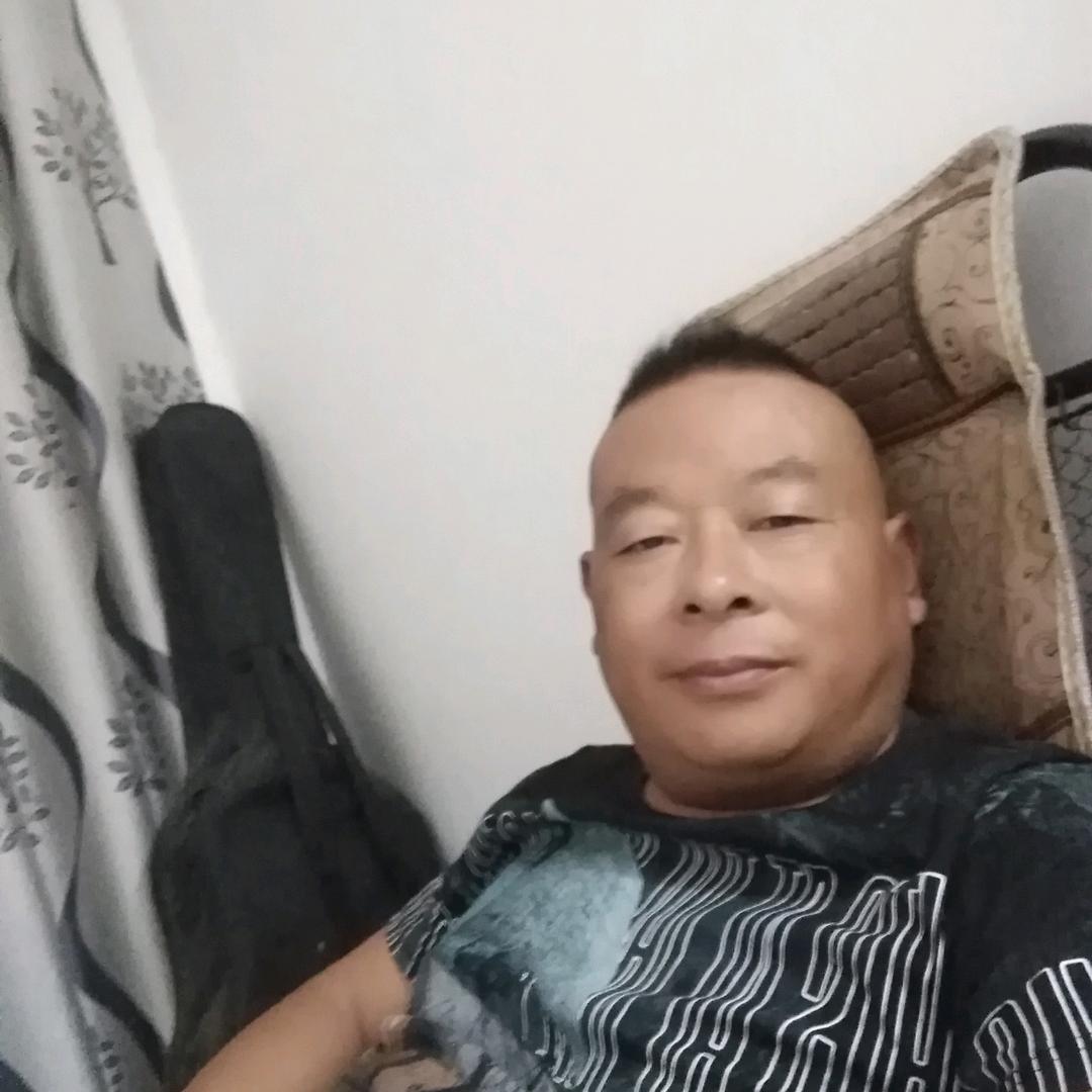 李兴成厨房，厕所漏水勉砸砖维修，襄阳市