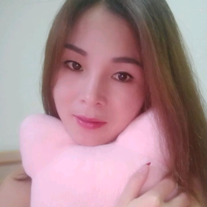 肖  潇