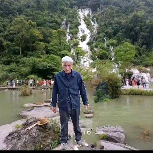 包旭倚头像