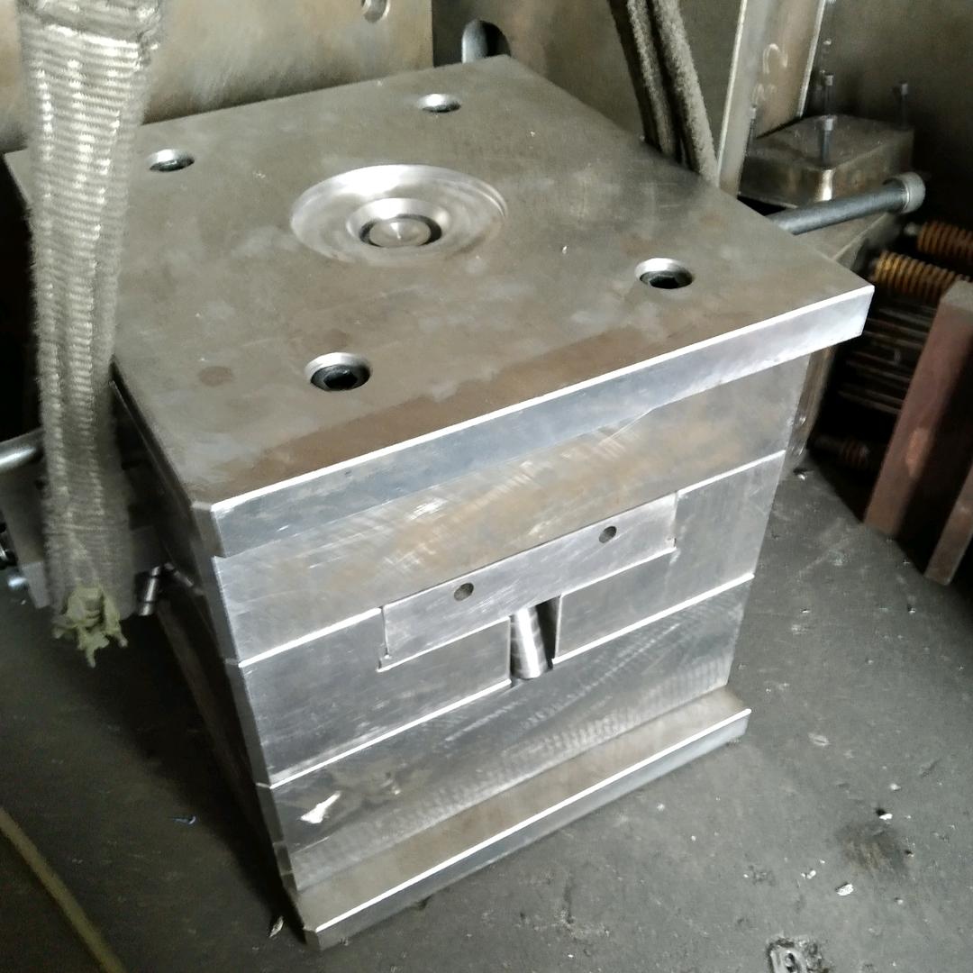 雄博塑料模具厂