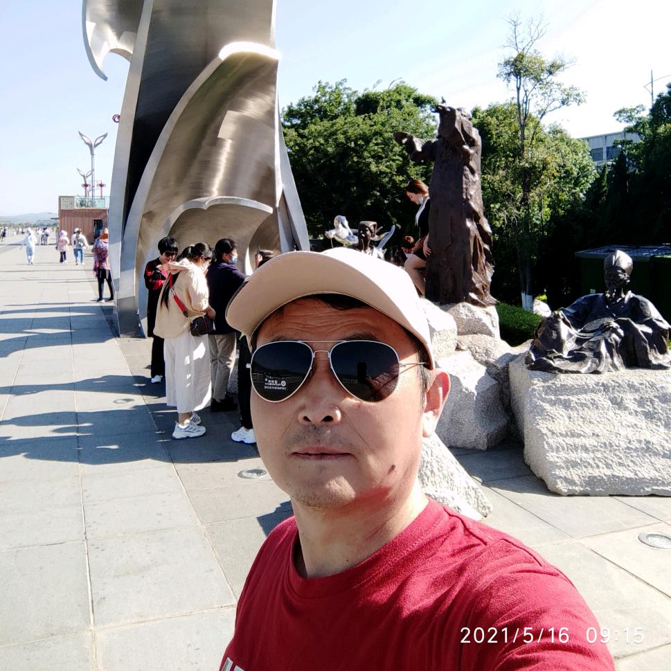 万州汇高吴先达  爱摄影 跳曳舞...