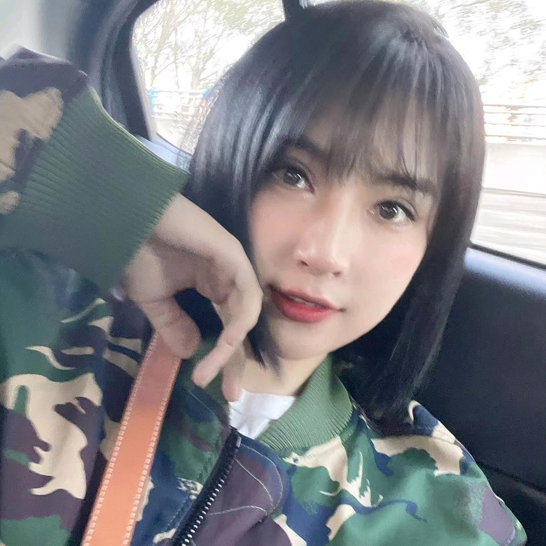 王一一.