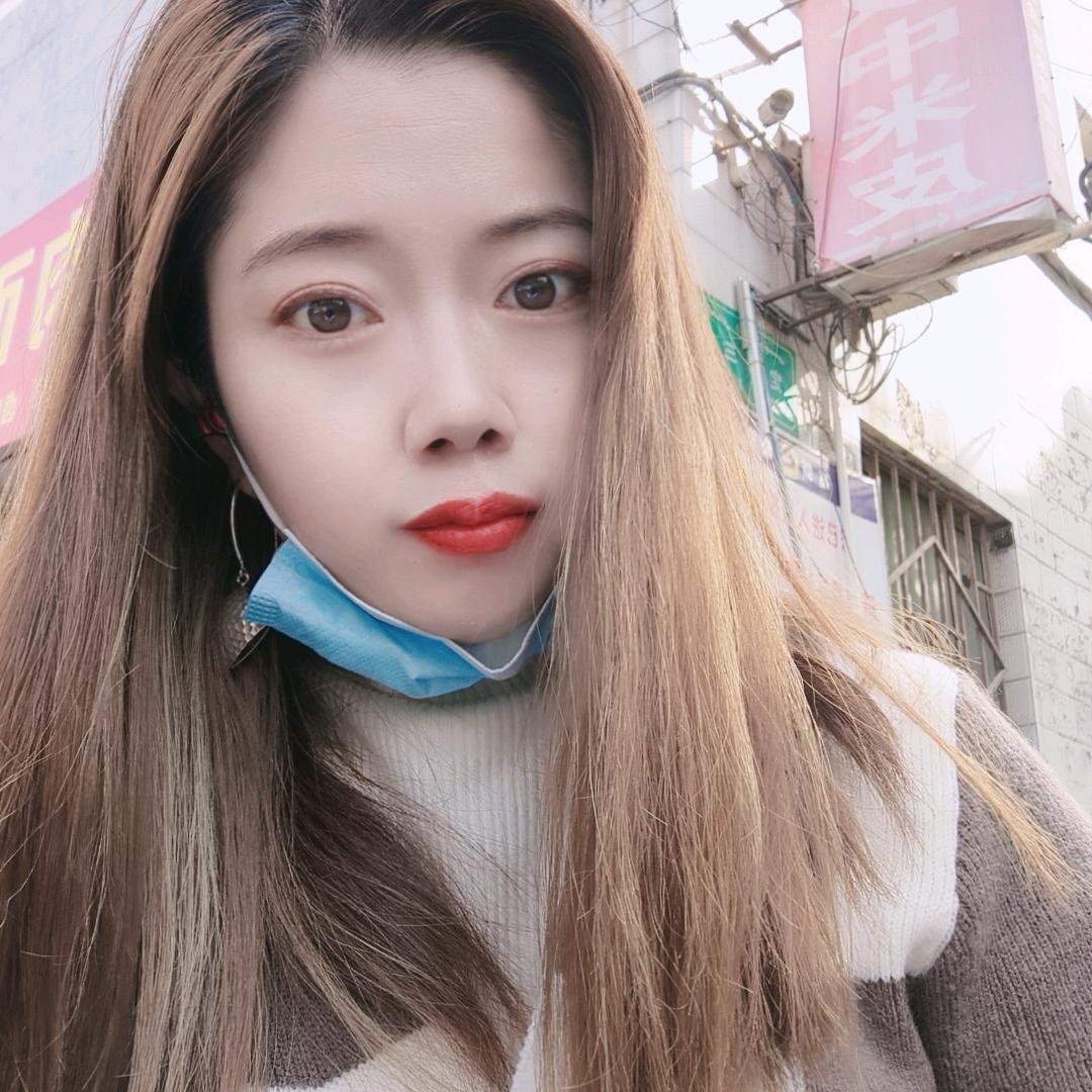 摆地摊小姐姐
