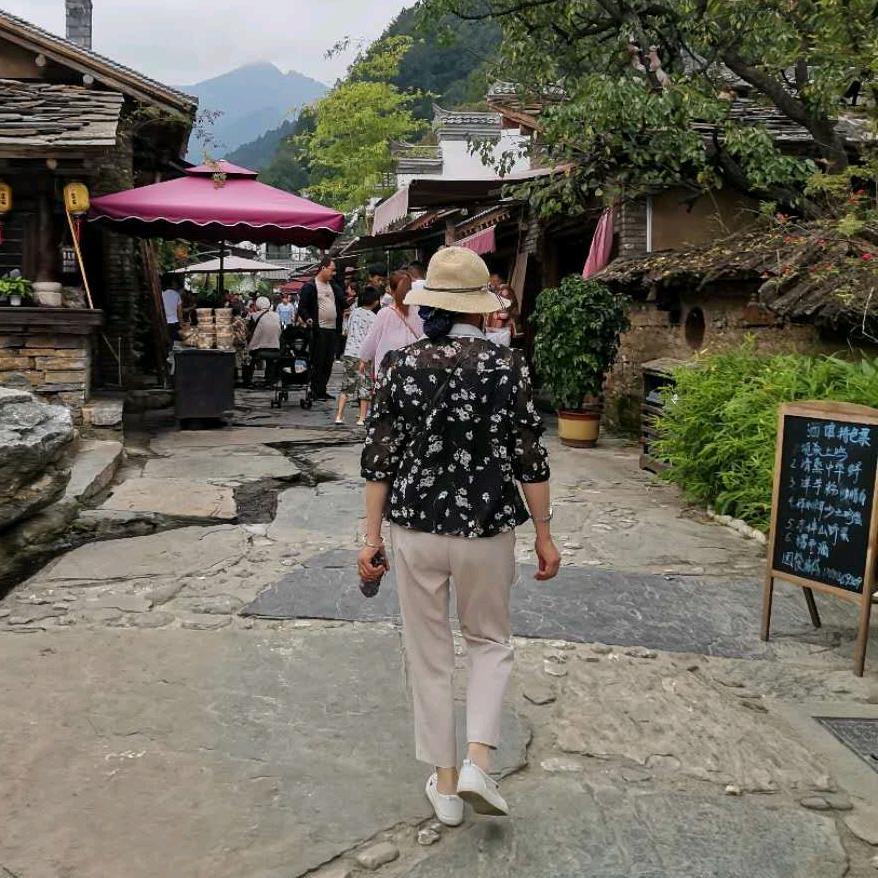 语笑嫣㜣（拒私聊）。