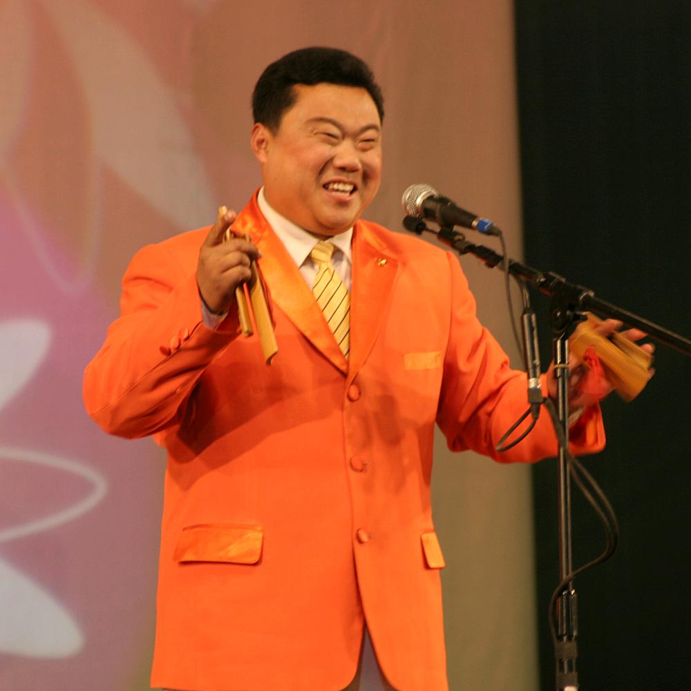 翟峰文艺工作者