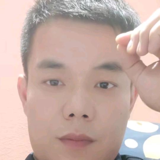 黄育能