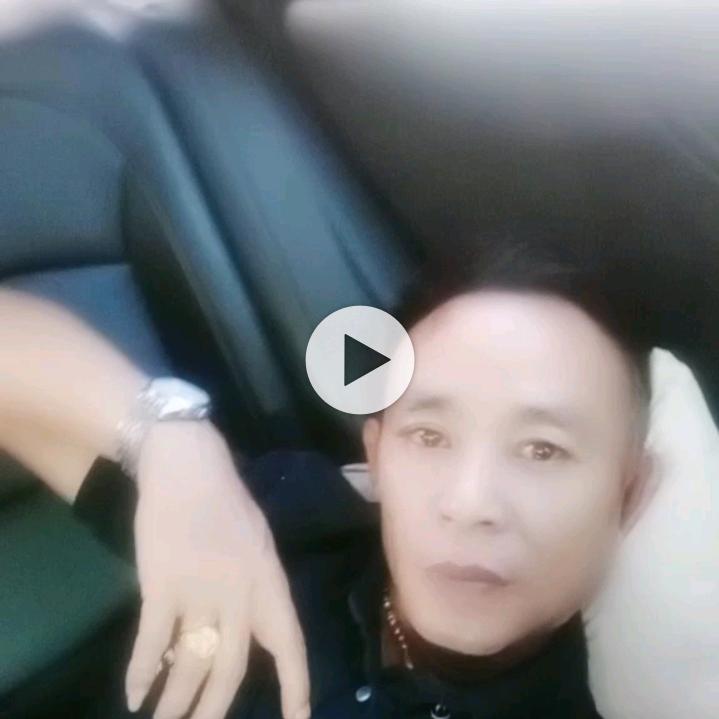 随光而变。