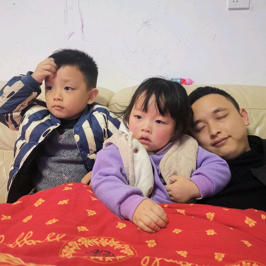 黑土追呀追。