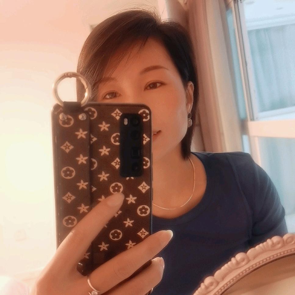 贩卖快乐的小姐姐