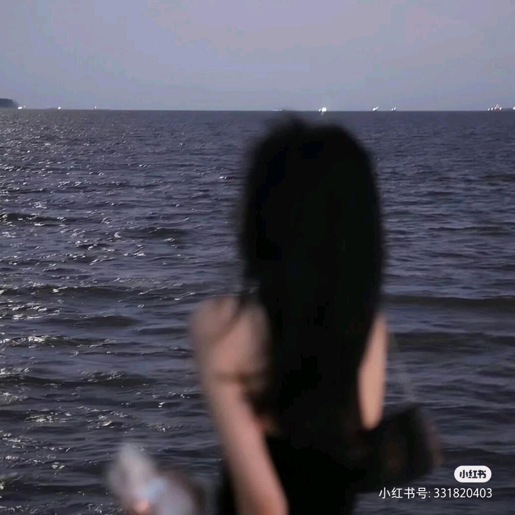 半边人°