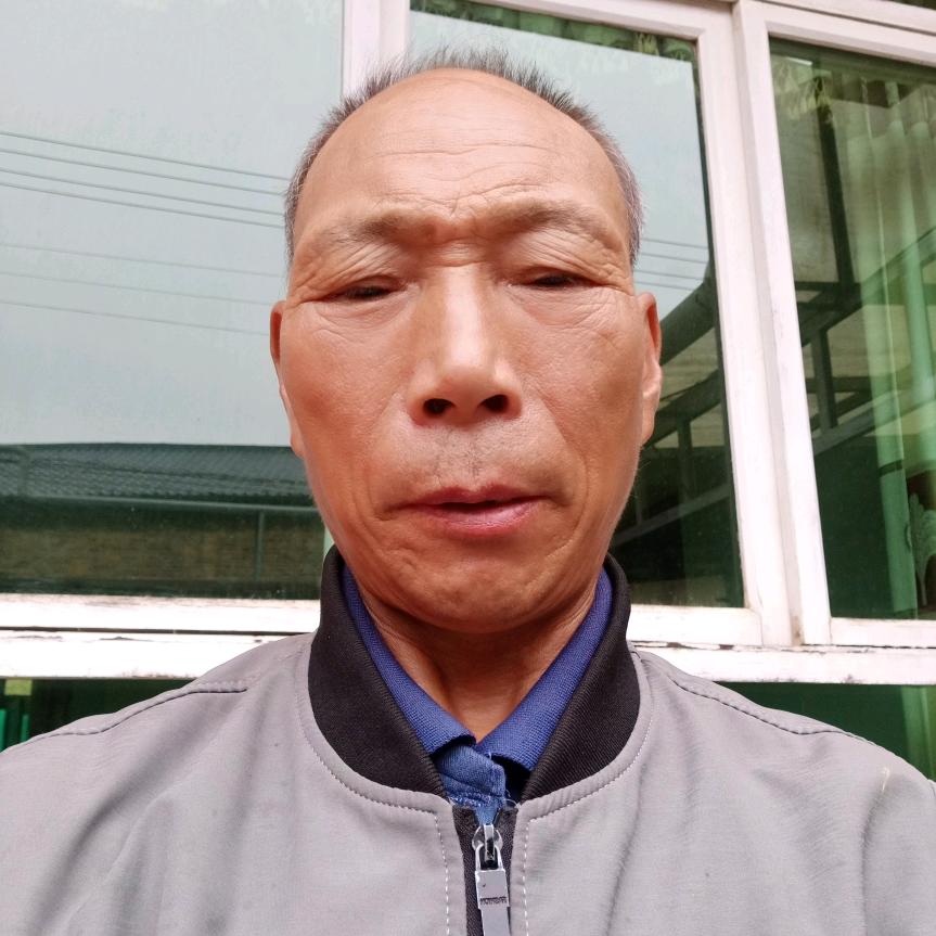 戴眼镜的