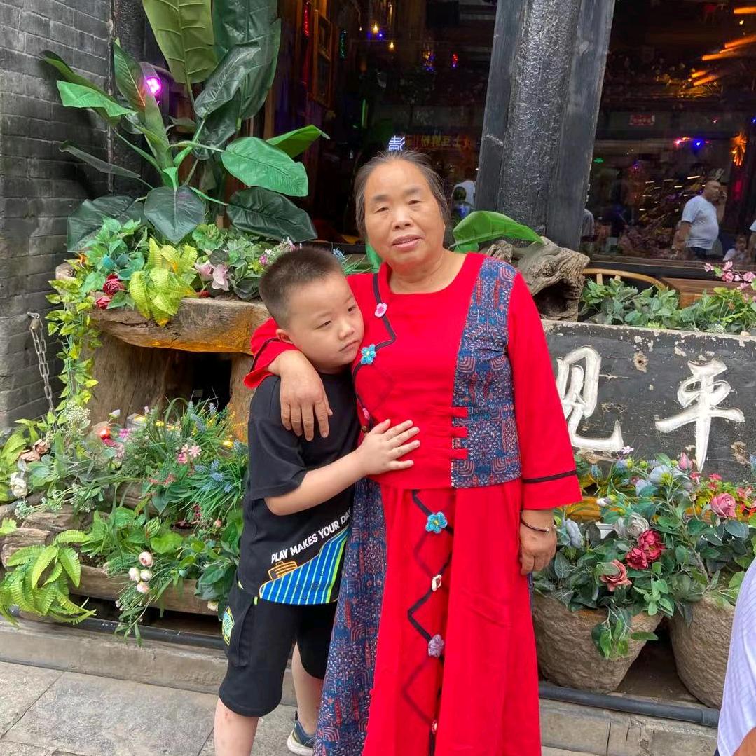 李莉。。。