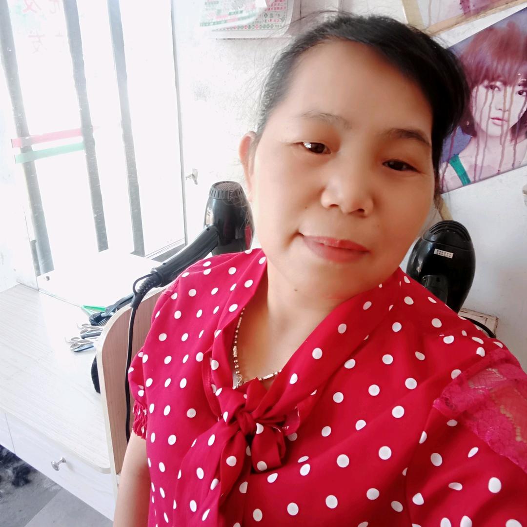 客家美美大号晚九点直播