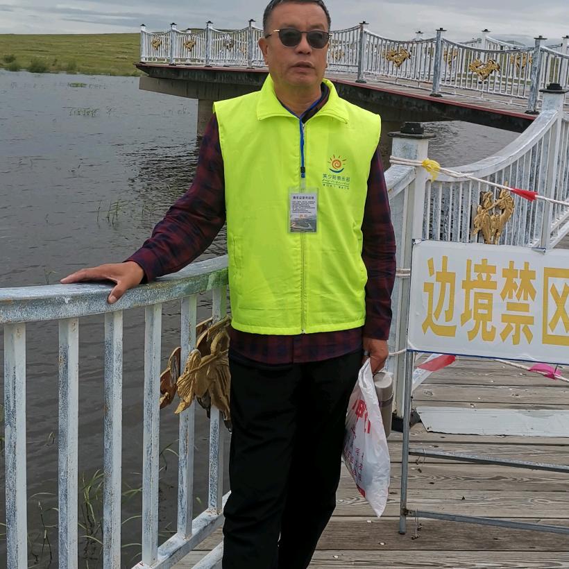 何龙